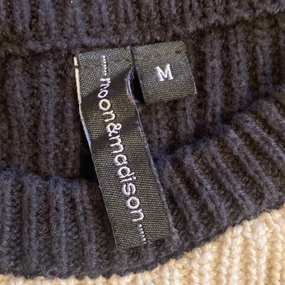 Moon&Madison cropped sweater bag sleeve sweater. Size M - Picture 4 of 8
